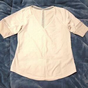 045- Lululemon t-shirt